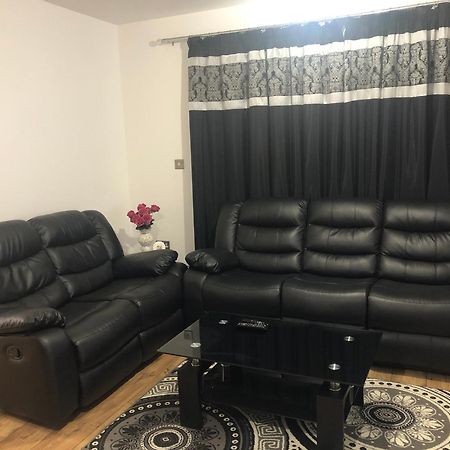 Luxury Kingsize Bedroom With Private Bathroom Northolt  Eksteriør billede
