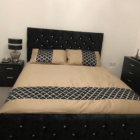 Luxury Kingsize Bedroom With Private Bathroom Northolt  Eksteriør billede